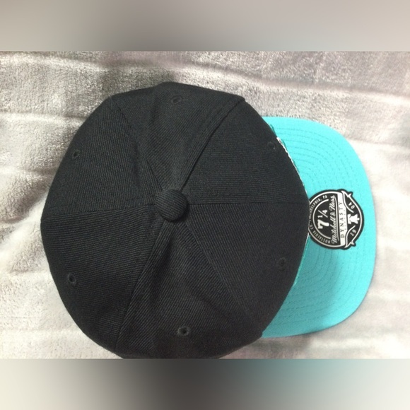 Mitchell & Ness Black and Teal San Antonio Spurs Fitted Hat - Picture 5 of 8
